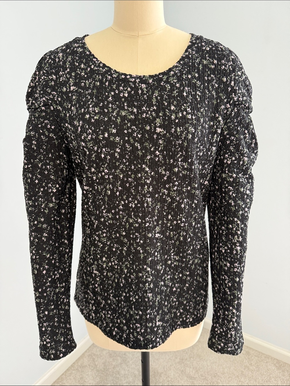 LOFT Black Floral Long-Sleeve Scoop Neck Top SZL